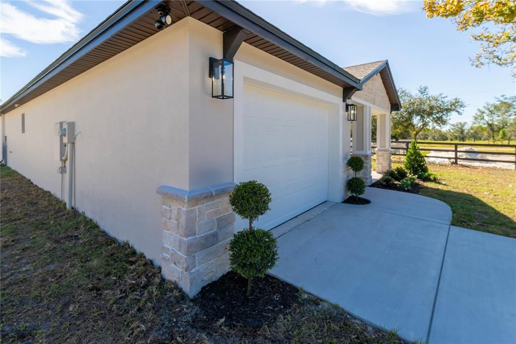 For Sale: $379,999 (3 beds, 2 baths, 1484 Square Feet)