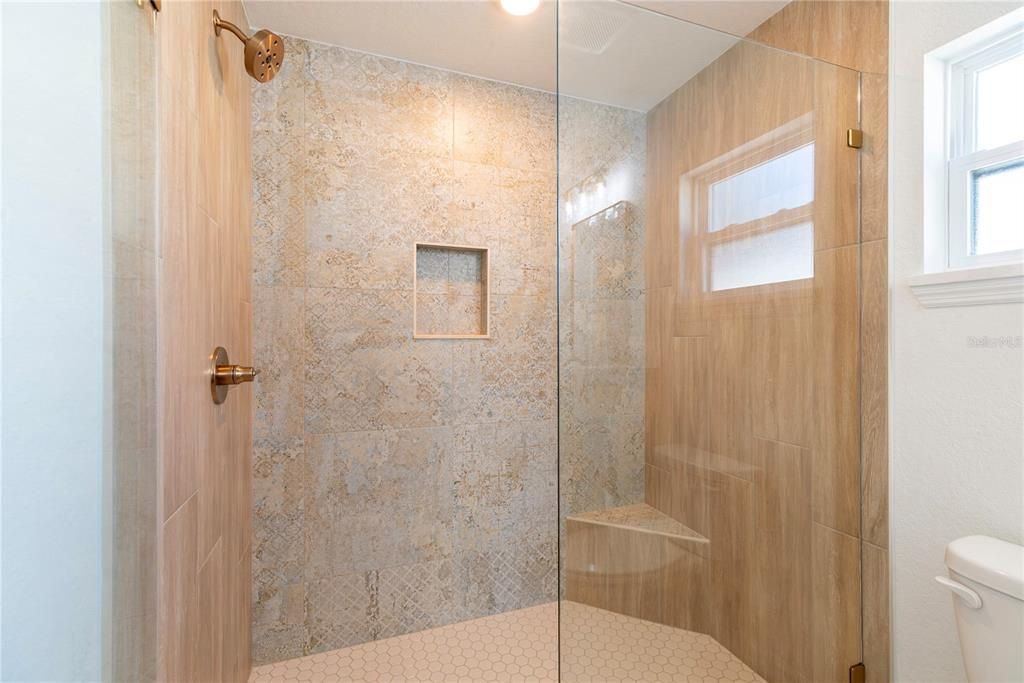 For Sale: $379,999 (3 beds, 2 baths, 1484 Square Feet)