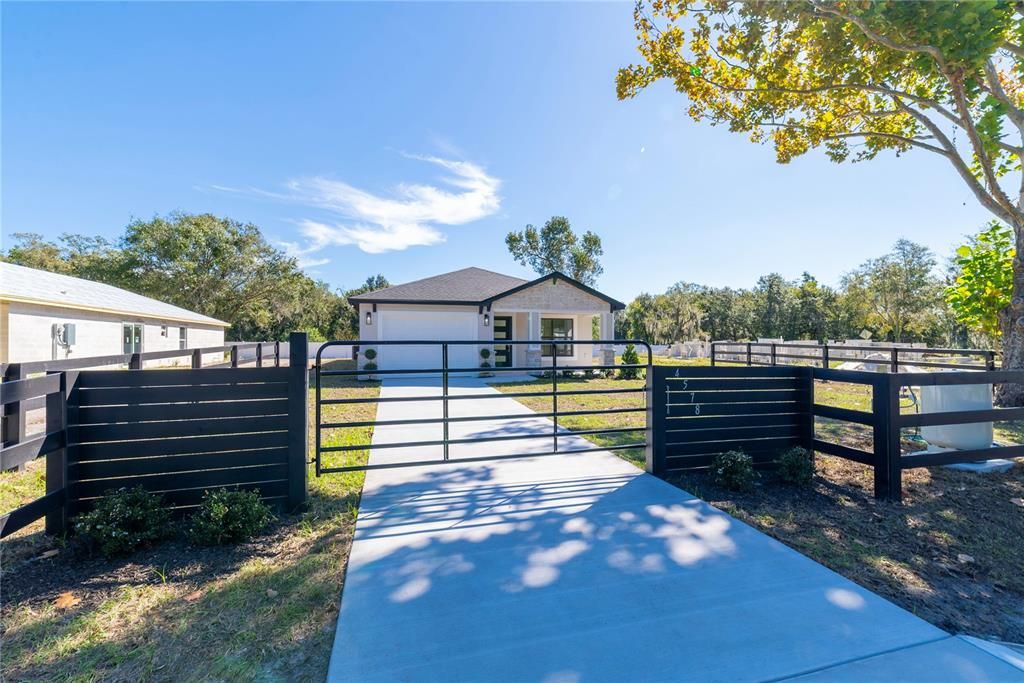 For Sale: $379,999 (3 beds, 2 baths, 1484 Square Feet)