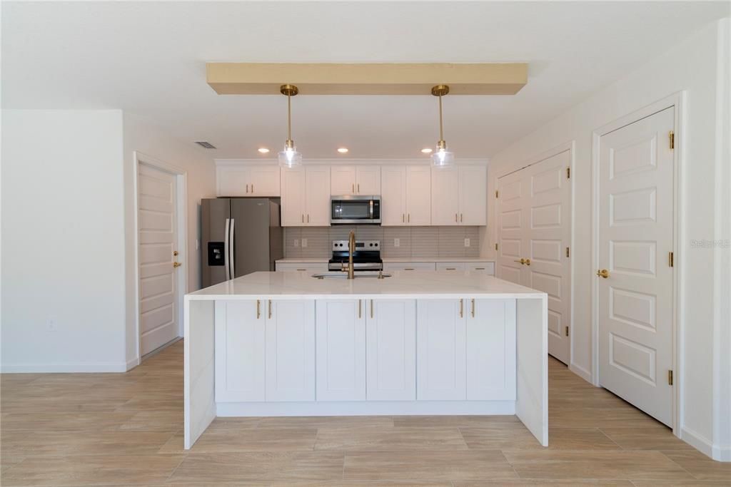 For Sale: $379,999 (3 beds, 2 baths, 1484 Square Feet)