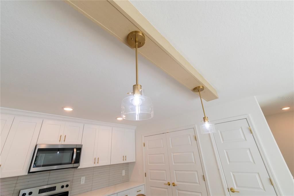 For Sale: $379,999 (3 beds, 2 baths, 1484 Square Feet)