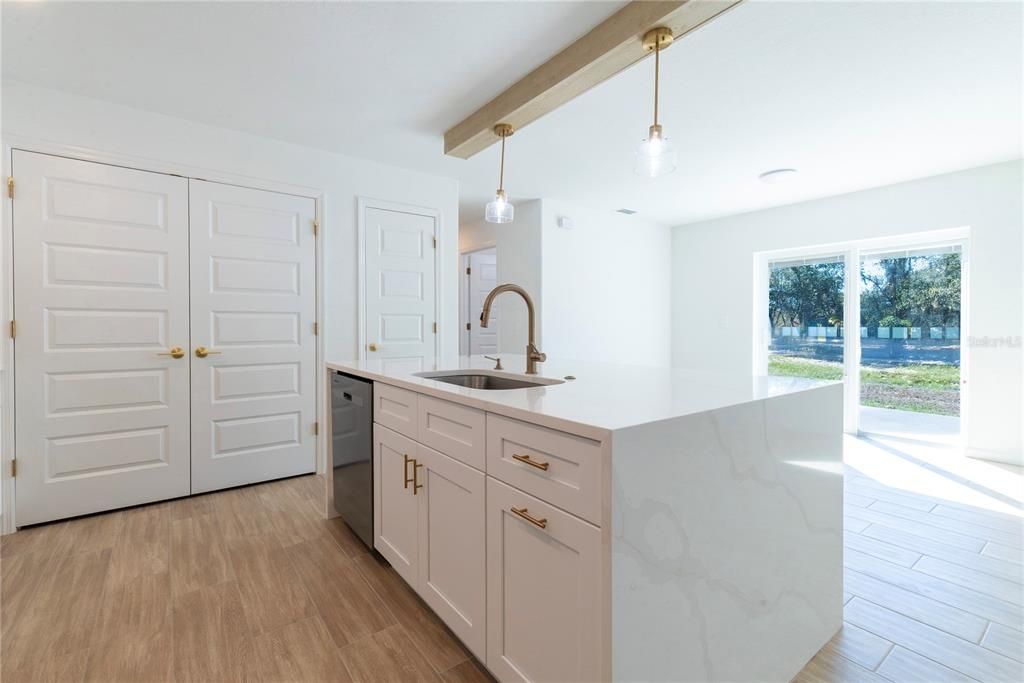 For Sale: $379,999 (3 beds, 2 baths, 1484 Square Feet)