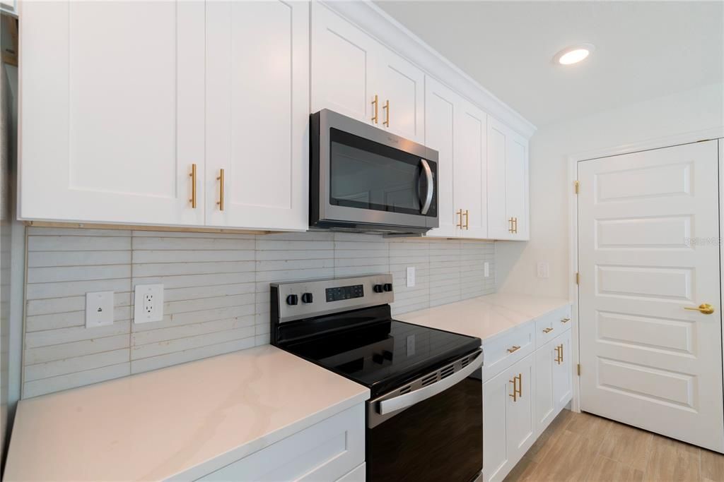 For Sale: $379,999 (3 beds, 2 baths, 1484 Square Feet)