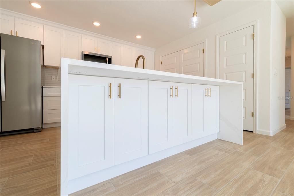 For Sale: $379,999 (3 beds, 2 baths, 1484 Square Feet)