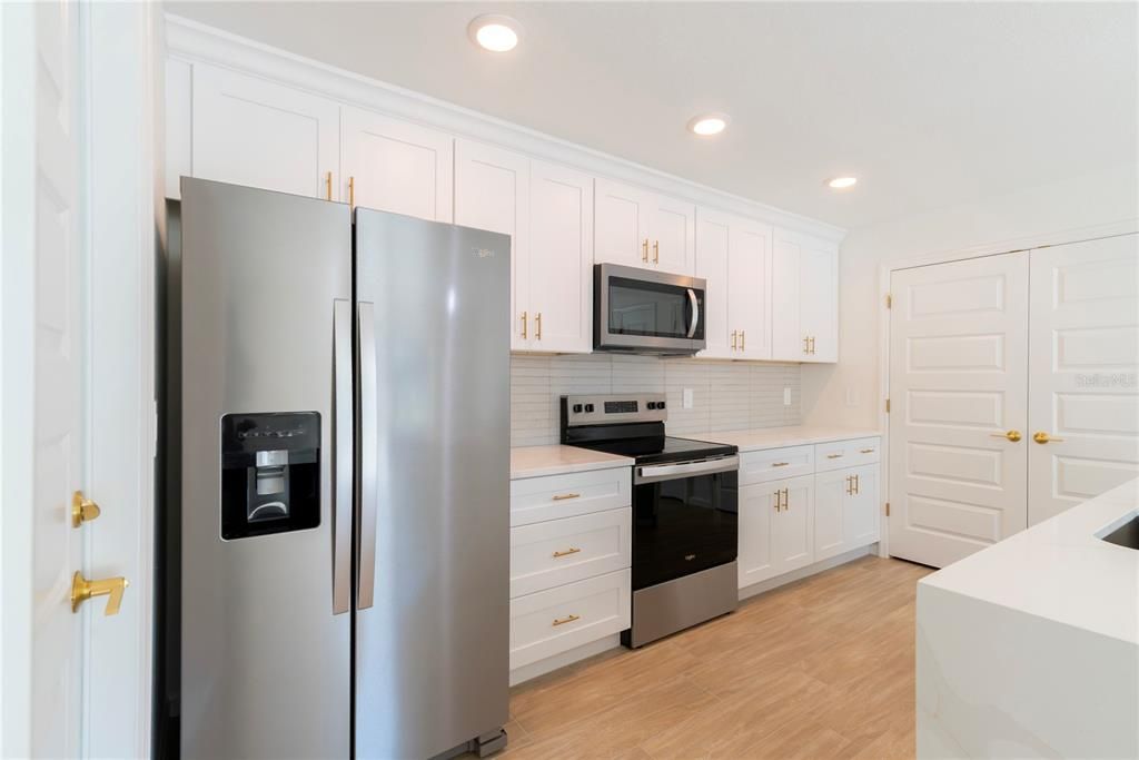 For Sale: $379,999 (3 beds, 2 baths, 1484 Square Feet)