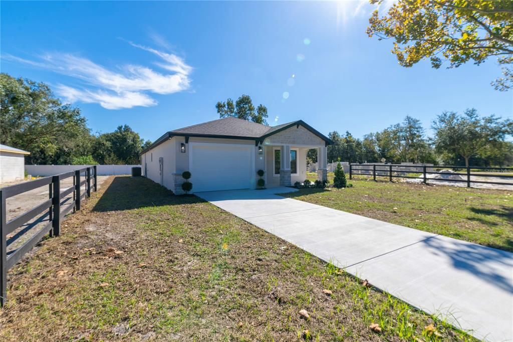 For Sale: $379,999 (3 beds, 2 baths, 1484 Square Feet)