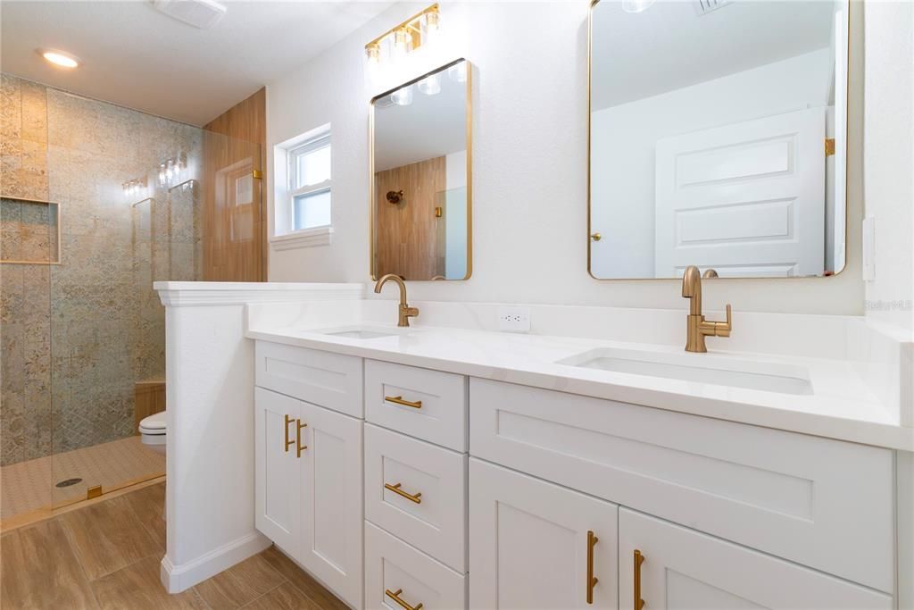 For Sale: $379,999 (3 beds, 2 baths, 1484 Square Feet)