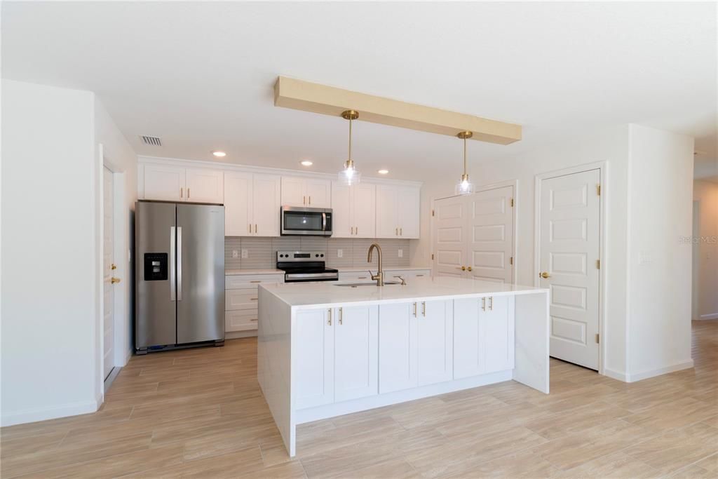 For Sale: $379,999 (3 beds, 2 baths, 1484 Square Feet)