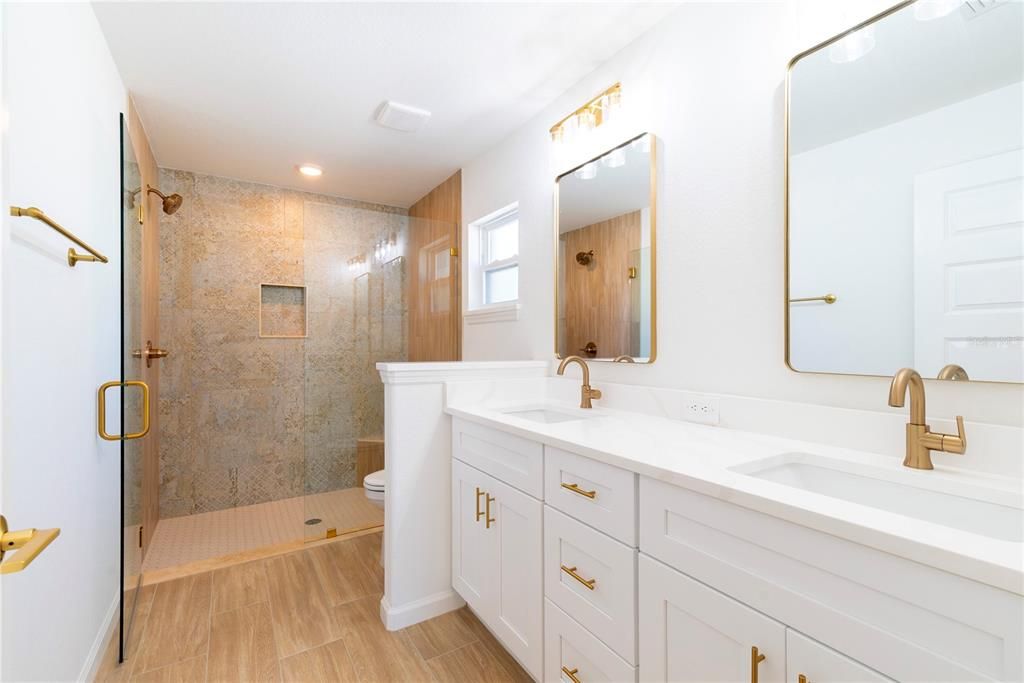 For Sale: $379,999 (3 beds, 2 baths, 1484 Square Feet)