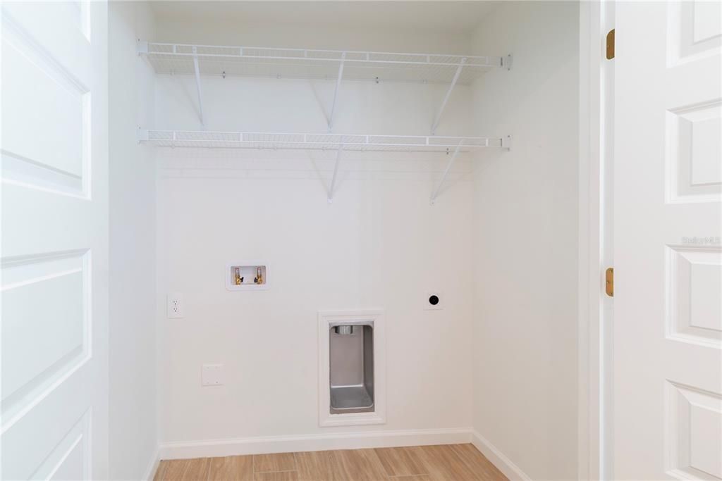 For Sale: $379,999 (3 beds, 2 baths, 1484 Square Feet)