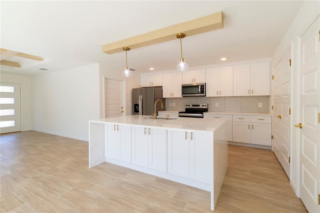 For Sale: $379,999 (3 beds, 2 baths, 1484 Square Feet)