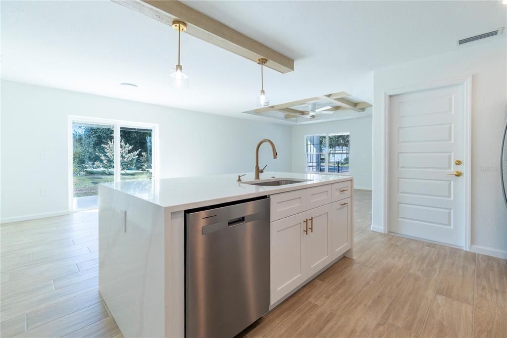 For Sale: $379,999 (3 beds, 2 baths, 1484 Square Feet)