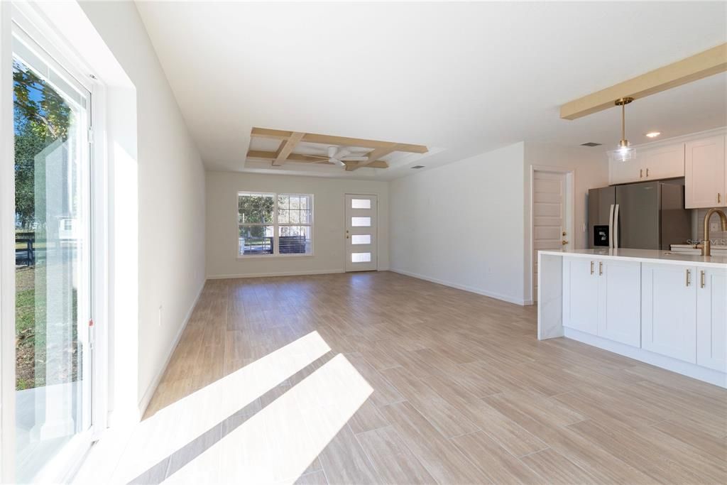 For Sale: $379,999 (3 beds, 2 baths, 1484 Square Feet)