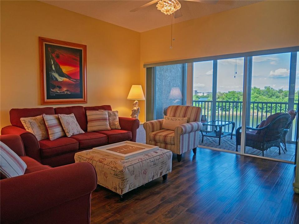 En Venta: $297,500 (2 camas, 2 baños, 1250 Pies cuadrados)