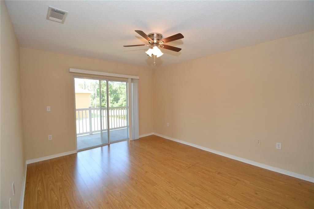 Active With Contract: $159,900 (2 beds, 2 baths, 1050 Square Feet)