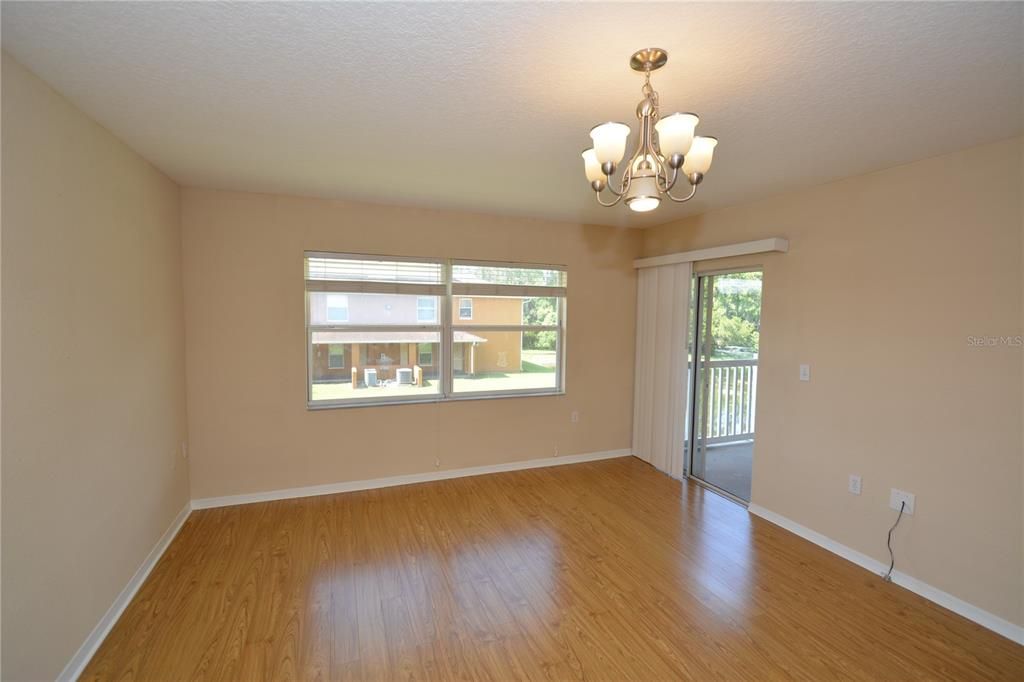 Active With Contract: $159,900 (2 beds, 2 baths, 1050 Square Feet)