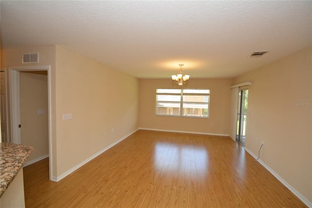 Active With Contract: $159,900 (2 beds, 2 baths, 1050 Square Feet)