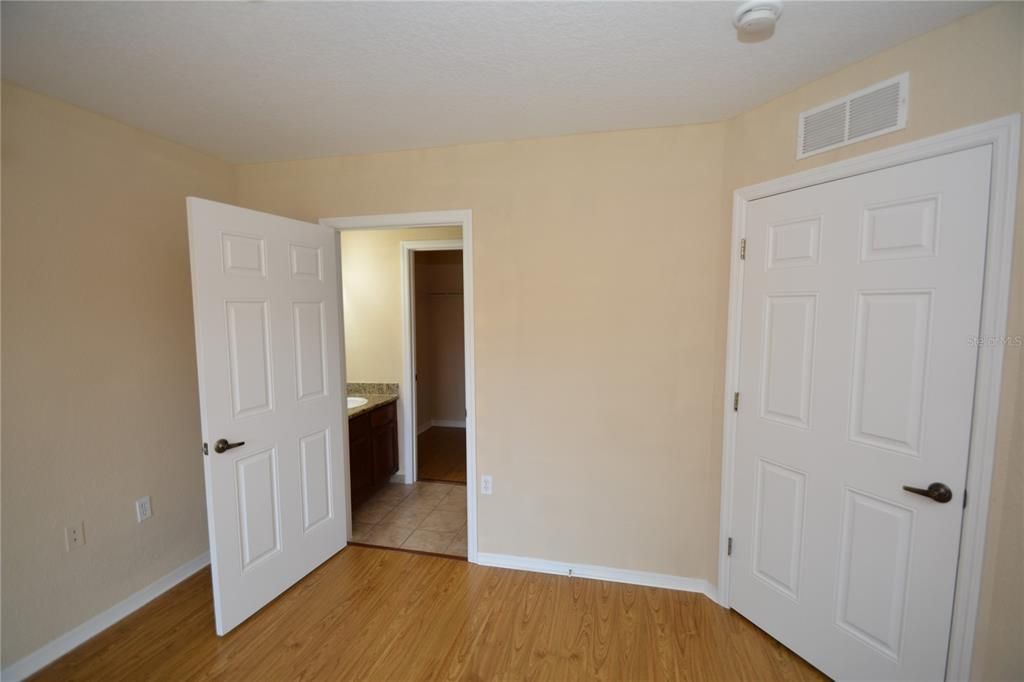 Active With Contract: $159,900 (2 beds, 2 baths, 1050 Square Feet)