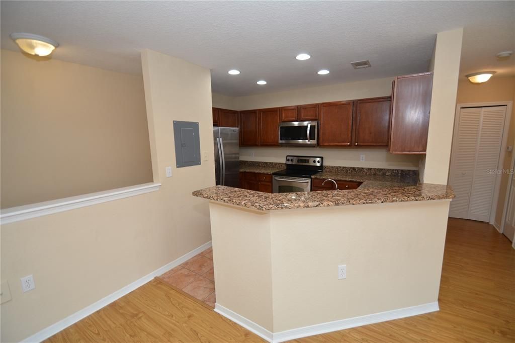 Active With Contract: $159,900 (2 beds, 2 baths, 1050 Square Feet)