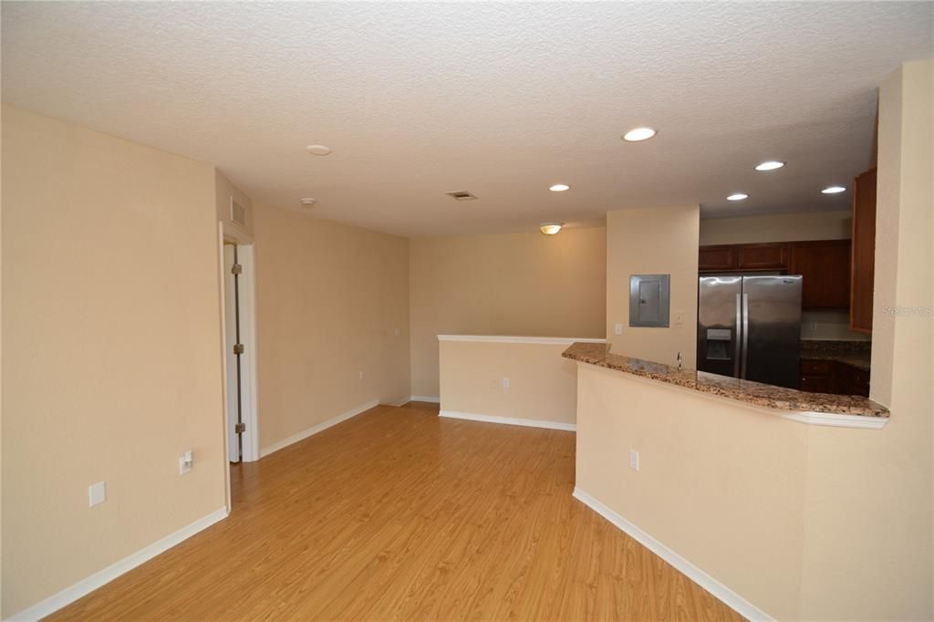 Active With Contract: $159,900 (2 beds, 2 baths, 1050 Square Feet)