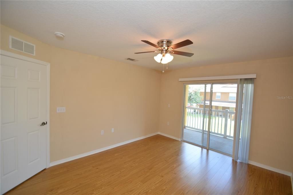 Active With Contract: $159,900 (2 beds, 2 baths, 1050 Square Feet)