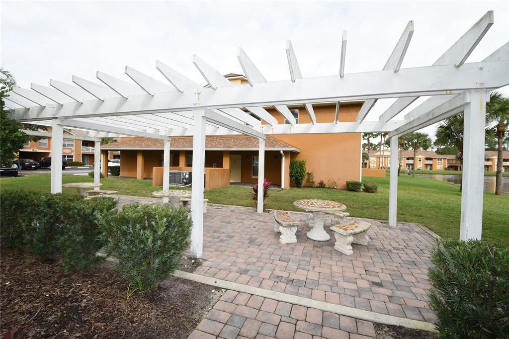 Active With Contract: $159,900 (2 beds, 2 baths, 1050 Square Feet)