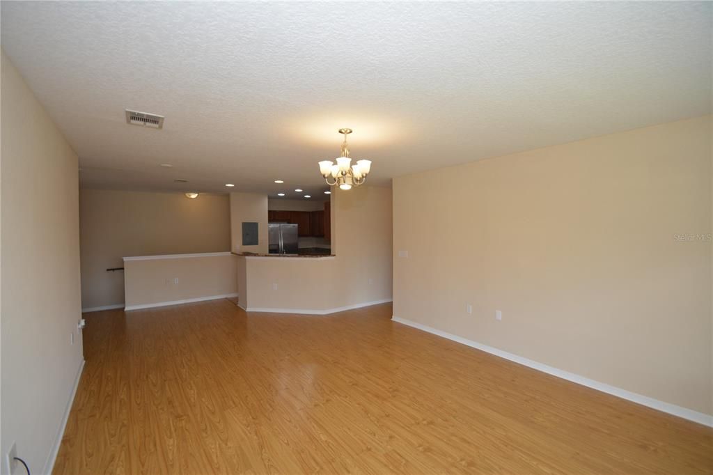 Active With Contract: $159,900 (2 beds, 2 baths, 1050 Square Feet)