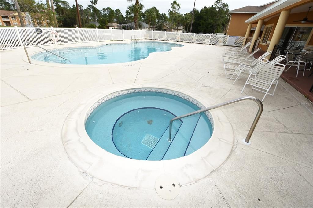 Active With Contract: $159,900 (2 beds, 2 baths, 1050 Square Feet)