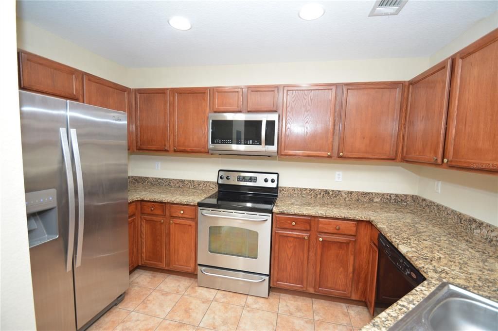 Active With Contract: $159,900 (2 beds, 2 baths, 1050 Square Feet)