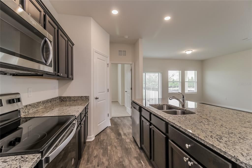 В аренду: $2,475 (4 спален, 3 ванн, 1532 Квадратных фут)