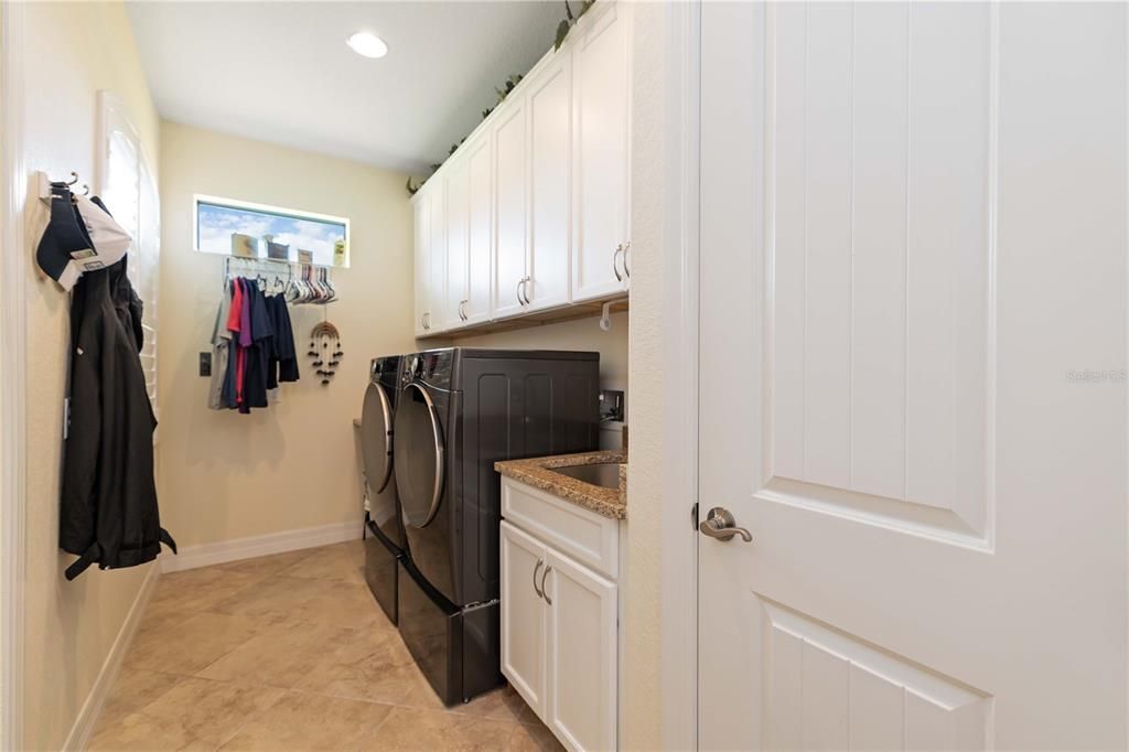 For Sale: $1,950,000 (3 beds, 2 baths, 2934 Square Feet)