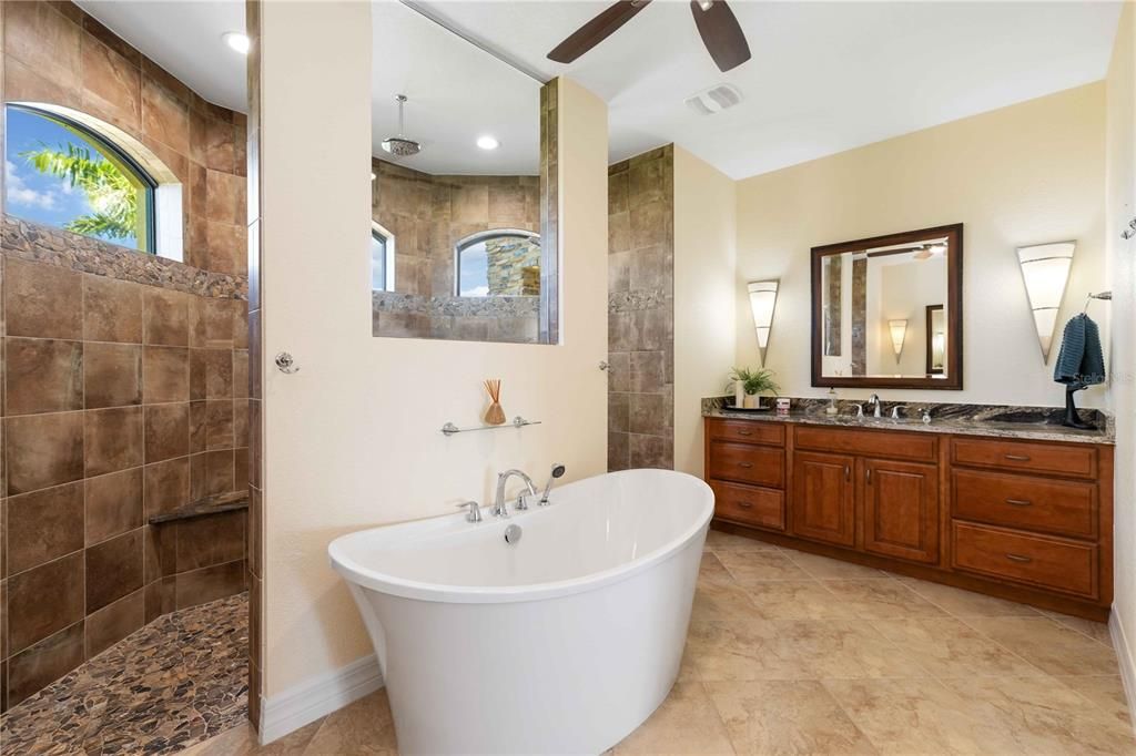 For Sale: $1,950,000 (3 beds, 2 baths, 2934 Square Feet)