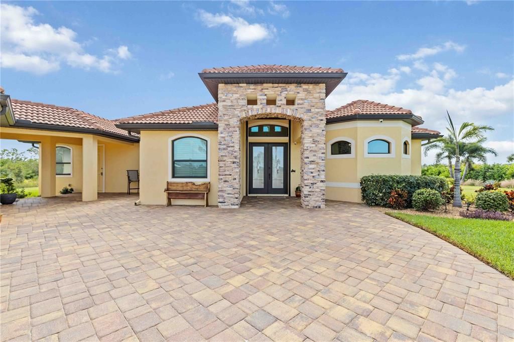 For Sale: $1,950,000 (3 beds, 2 baths, 2934 Square Feet)