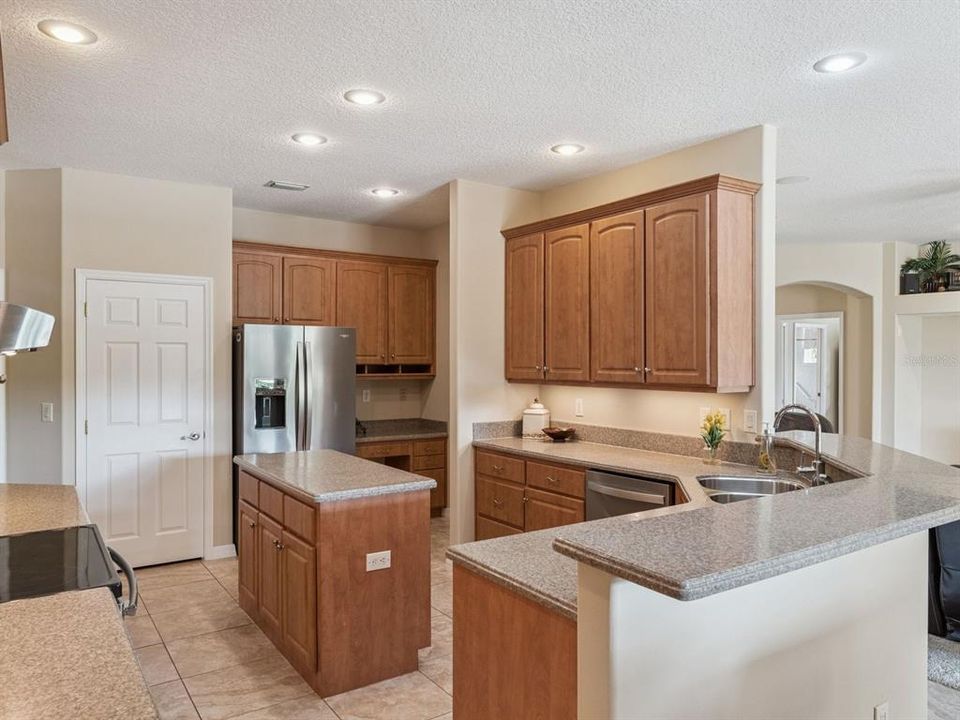 Active With Contract: $575,000 (4 beds, 3 baths, 2810 Square Feet)