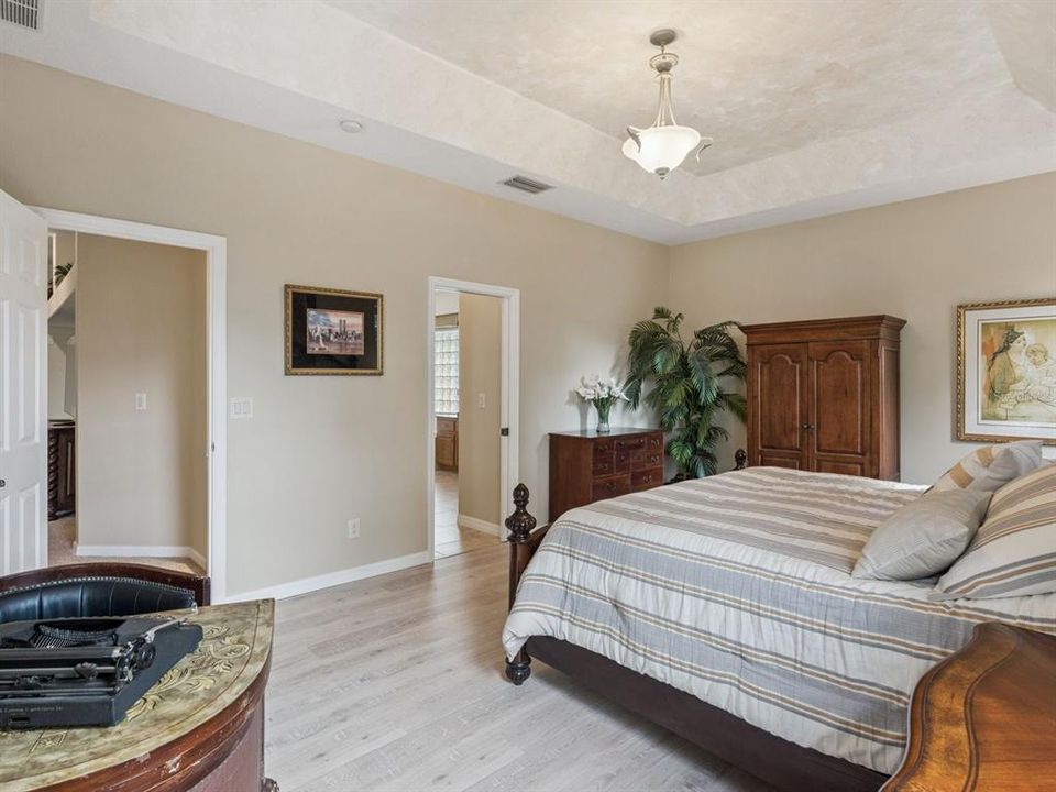 Active With Contract: $575,000 (4 beds, 3 baths, 2810 Square Feet)