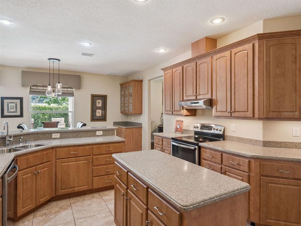 Active With Contract: $575,000 (4 beds, 3 baths, 2810 Square Feet)