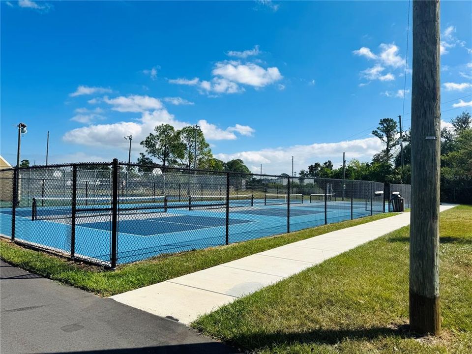 待售: $219,000 (2 贝兹, 2 浴室, 1161 平方英尺)