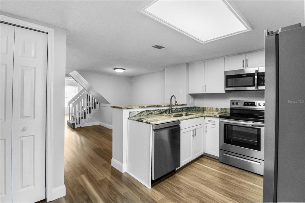 待售: $219,000 (2 贝兹, 2 浴室, 1161 平方英尺)