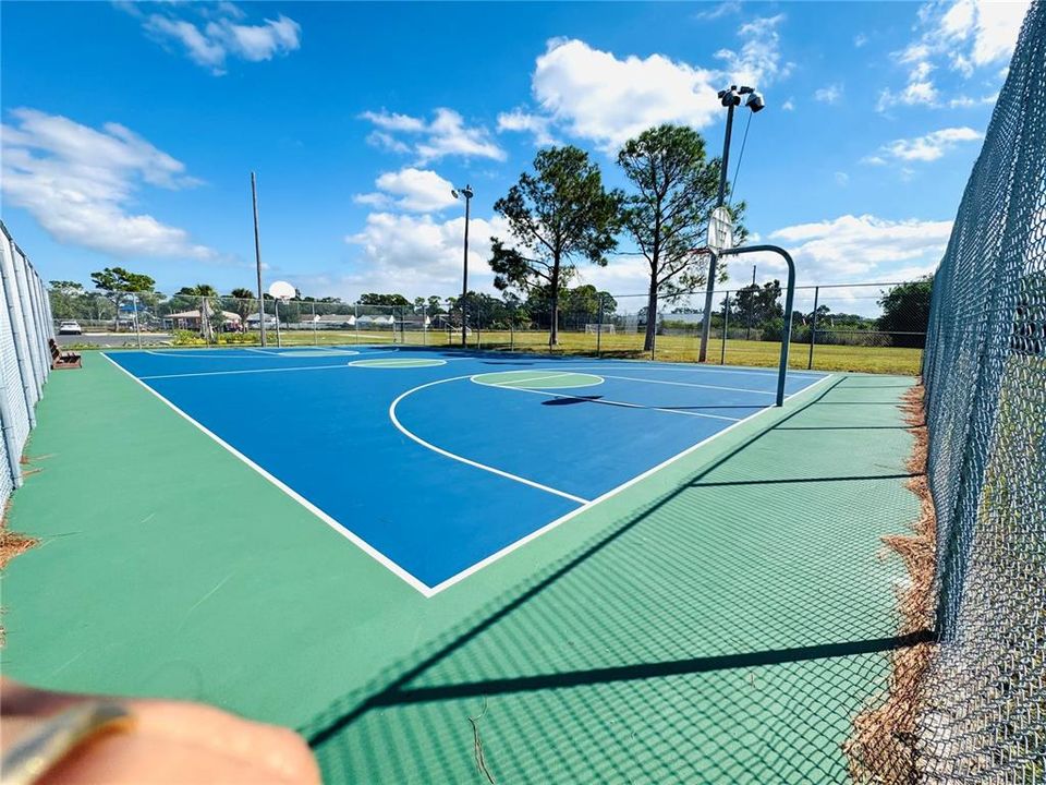 待售: $219,000 (2 贝兹, 2 浴室, 1161 平方英尺)