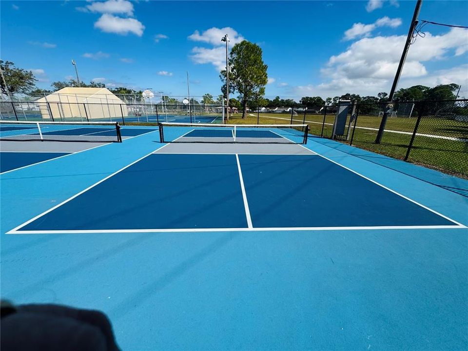 待售: $219,000 (2 贝兹, 2 浴室, 1161 平方英尺)