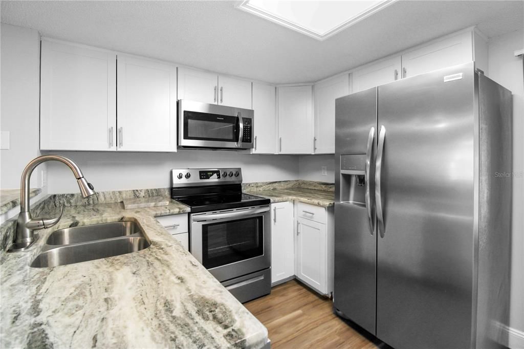 待售: $219,000 (2 贝兹, 2 浴室, 1161 平方英尺)