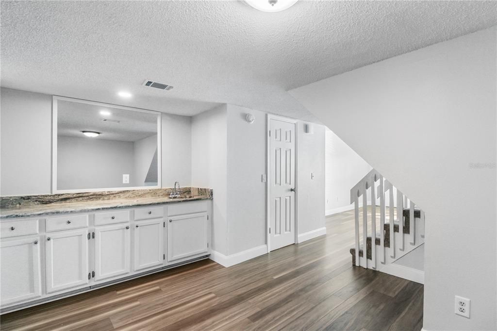 待售: $219,000 (2 贝兹, 2 浴室, 1161 平方英尺)