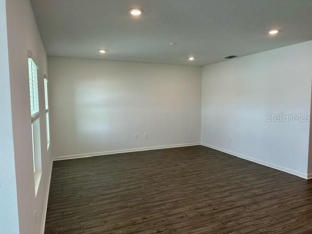 For Rent: $2,400 (4 beds, 3 baths, 2089 Square Feet)