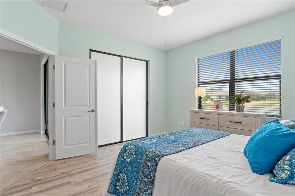 For Sale: $299,900 (2 beds, 2 baths, 1560 Square Feet)