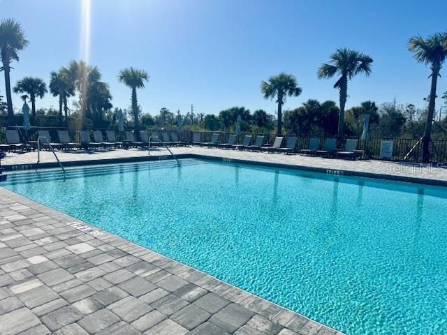 For Sale: $299,900 (2 beds, 2 baths, 1560 Square Feet)