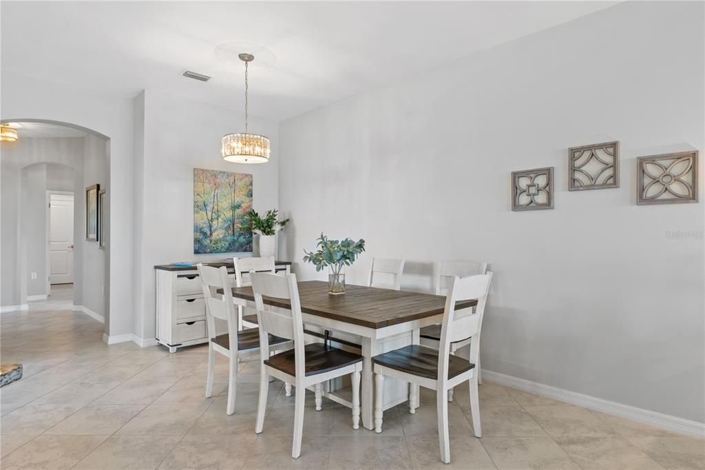 For Sale: $299,900 (2 beds, 2 baths, 1560 Square Feet)