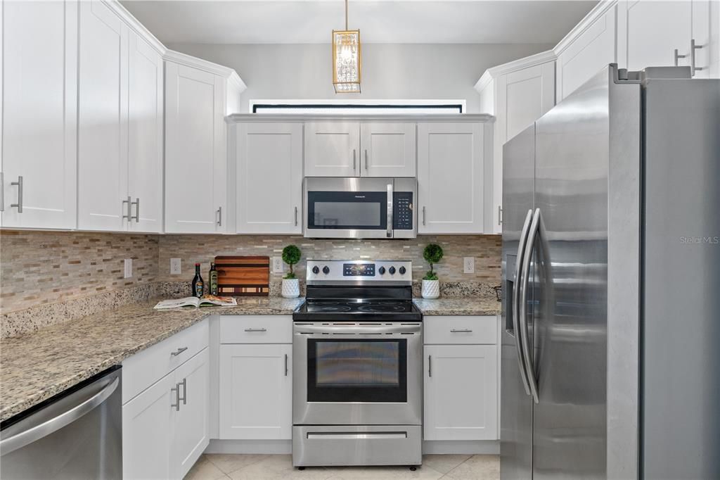 For Sale: $299,900 (2 beds, 2 baths, 1560 Square Feet)