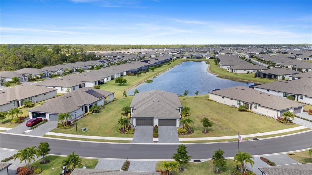 For Sale: $299,900 (2 beds, 2 baths, 1560 Square Feet)