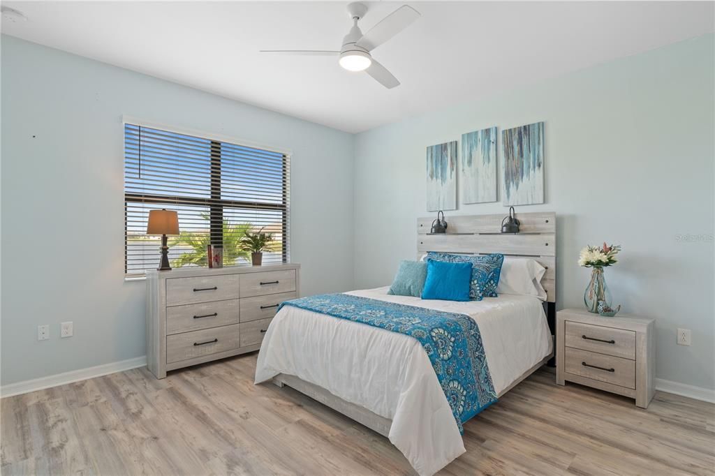 For Sale: $299,900 (2 beds, 2 baths, 1560 Square Feet)