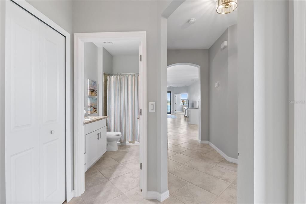 For Sale: $299,900 (2 beds, 2 baths, 1560 Square Feet)